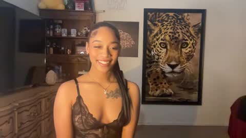 lunaa_11 online show from 12/05/24, 05:48