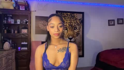 lunaa_11 online show from 12/08/24, 03:21