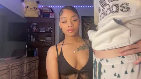 lunaa_11 online show from 02/14/25, 08:42