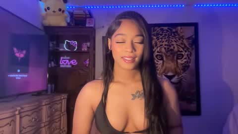 lunaa_11 online show from 09/15/25, 09:09