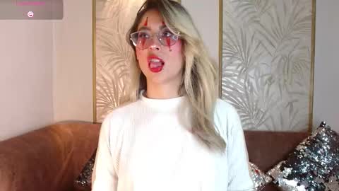 Luna online show from 10/23/25, 04:12