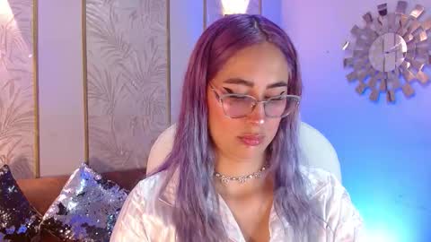 Luna online show from 11/19/25, 04:23