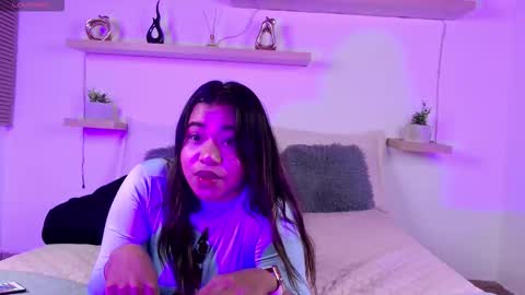 Snapshot of lunaartistry chatting on 11/29/25, 02:58 Luna online show from 11/29/25, 02:58