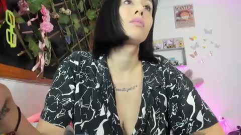 Snapshot of lunacristal_moon chatting on 02/22/25, 11:02 lunacristal_moon online show from 02/22/25, 11:02