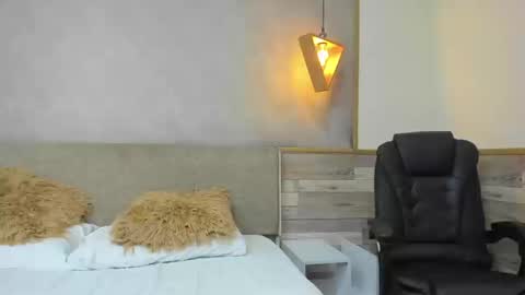 LUNA  online show from 11/05/25, 01:55