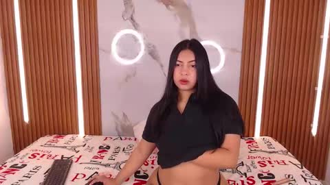 Snapshot of lunagomez25_ chatting on 10/28/25, 12:19 Luna online show from 10/28/25, 12:19