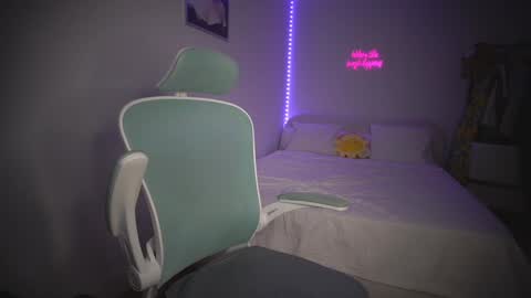 Laura online show from 10/15/25, 06:02