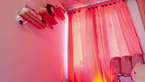 Snapshot of lunaira_deep chatting on 10/24/25, 08:16 Scarleet online show from 10/24/25, 08:16