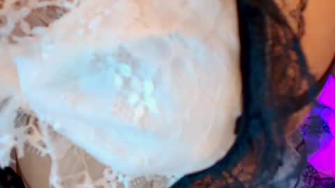 Snapshot of lunaira_deep chatting on 10/27/25, 06:56 Scarleet online show from 10/27/25, 06:56