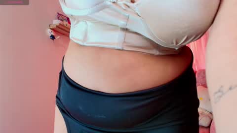 Snapshot of lunaira_deep chatting on 10/30/25, 07:14 Scarleet online show from 10/30/25, 07:14