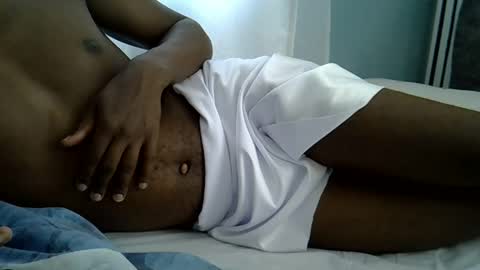 Snapshot of lunalove22_ chatting on 10/28/25, 05:00 lunalove22_ online show from 10/28/25, 05:00