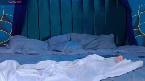 Luna online show from 10/12/25, 08:13