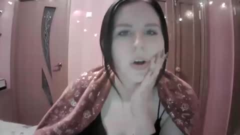 Snapshot of lunamystique_ chatting on 01/29/25, 08:35 lunamystique_ online show from 01/29/25, 08:35