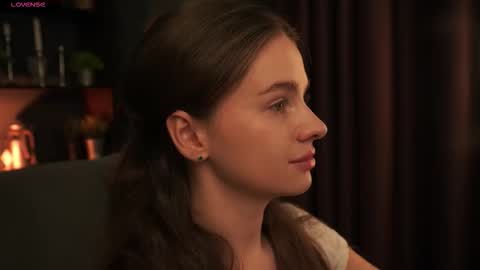 lunaolivia_ online show from 09/30/25, 12:43