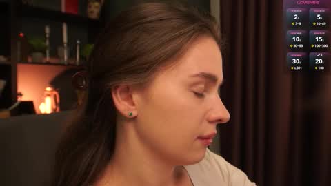 lunaolivia_ online show from 10/02/25, 12:45