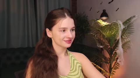 lunaolivia_ online show from 10/29/25, 01:02