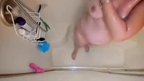 LunaPearl   online show from 10/18/25, 08:04