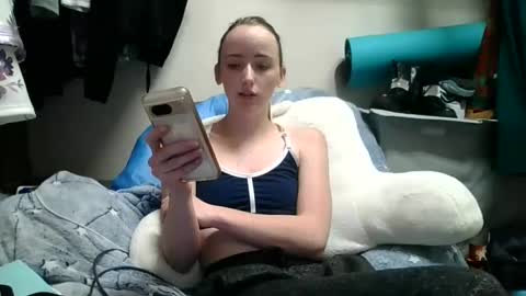 Snapshot of lunapixie2020 chatting on 12/10/24, 04:02 lunapixie2020 online show from 12/10/24, 04:02