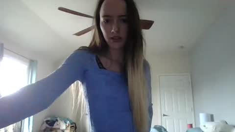 Snapshot of lunapixie2020 chatting on 02/22/25, 05:57 lunapixie2020 online show from 02/22/25, 05:57