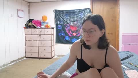 Snapshot of lunaquinn45 chatting on 12/23/24, 02:35 lunaquinn45 online show from 12/23/24, 02:35