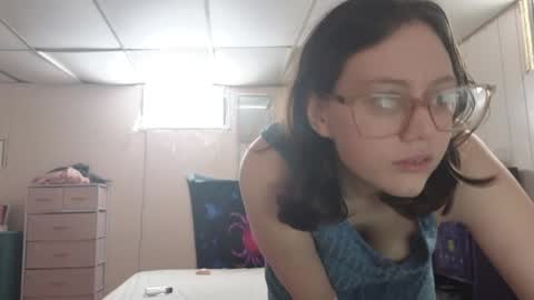 Snapshot of lunaquinn45 chatting on 01/11/25, 04:14 lunaquinn45 online show from 01/11/25, 04:14