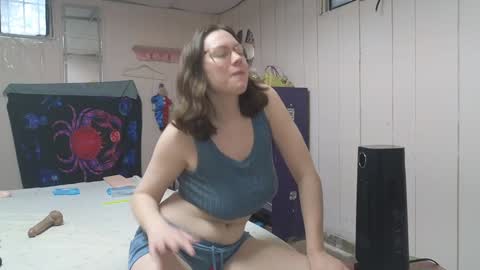 Snapshot of lunaquinn45 chatting on 01/31/25, 03:11 lunaquinn45 online show from 01/31/25, 03:11