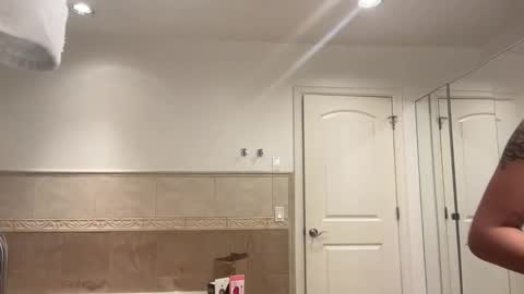 Snapshot of lunarose17 chatting on 11/16/25, 04:29 lunarose17 online show from 11/16/25, 04:29