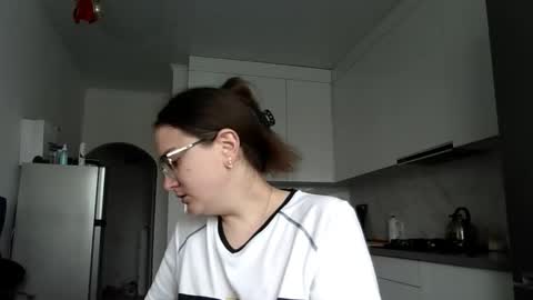 Snapshot of lunavelvet3 chatting on 10/28/25, 11:25 lunavelvet3 online show from 10/28/25, 11:25