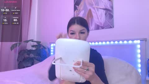 Snapshot of lunavine chatting on 11/16/25, 09:48 Veronica online show from 11/16/25, 09:48