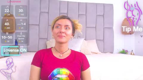 Snapshot of lunitadiva chatting on 10/19/25, 03:23 lunitadiva online show from 10/19/25, 03:23