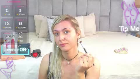 Snapshot of lunitadiva chatting on 10/28/25, 02:09 lunitadiva online show from 10/28/25, 02:09