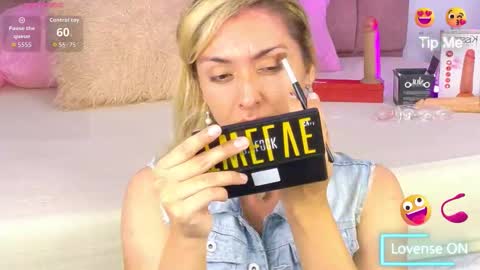 Snapshot of lunitadiva chatting on 11/17/25, 12:55 lunitadiva online show from 11/17/25, 12:55