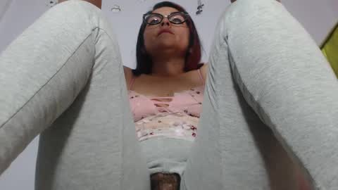 Snapshot of lunitaqueen_ chatting on 02/24/25, 03:33 Luna Tamara online show from 02/24/25, 03:33
