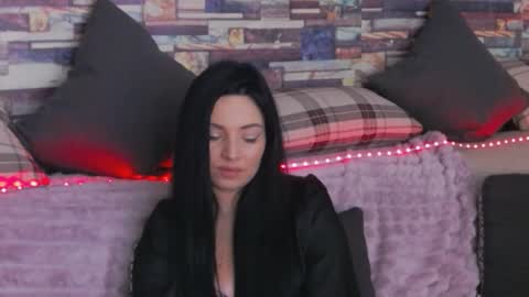 LunnaGray online show from 10/08/25, 08:01