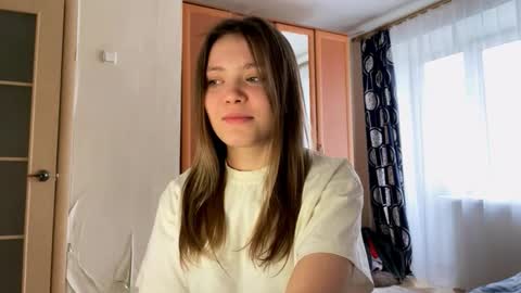 Snapshot of lurlenesheckles chatting on 11/24/25, 09:53 Chloe online show from 11/24/25, 09:53