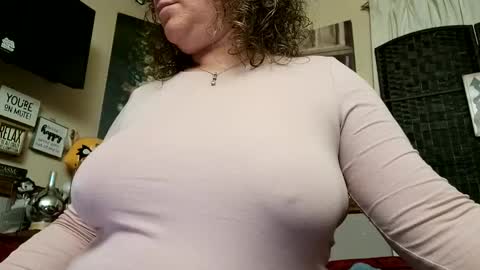 Snapshot of lusciouslibra82 chatting on 02/25/25, 03:20 .Clarissa. Follow me on Instagram miss buns online show from 02/25/25, 03:20