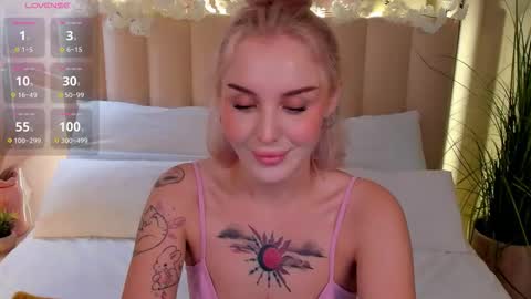 Snapshot of lushcherry chatting on 10/15/25, 12:22 your sweet Liana online show from 10/15/25, 12:22