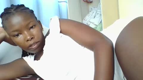 Snapshot of lustrousnerd chatting on 11/08/25, 04:12 Noreh online show from 11/08/25, 04:12