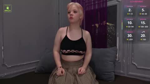 Snapshot of lustyempress chatting on 10/17/25, 10:51 SALLY online show from 10/17/25, 10:51