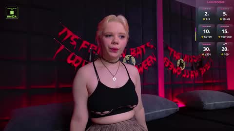 Snapshot of lustyempress chatting on 10/22/25, 10:59 SALLY online show from 10/22/25, 10:59