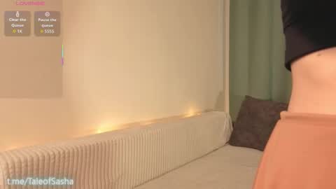 Snapshot of luvenianitschke chatting on 10/18/25, 09:10 Sasha online show from 10/18/25, 09:10