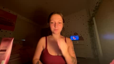 Snapshot of luvkendal chatting on 10/15/25, 03:39 luvkendal online show from 10/15/25, 03:39