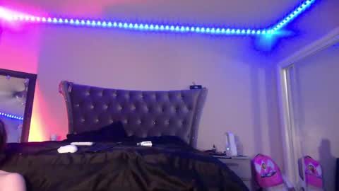 Snapshot of luvvlee chatting on 09/19/25, 11:55 luvvlee online show from 09/19/25, 11:55