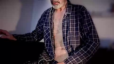 Snapshot of lux_dei chatting on 10/19/25, 03:45 Im a - CAMGUY YOU LIKE to FUCK online show from 10/19/25, 03:45