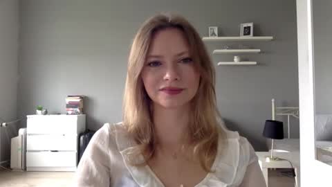 Millie online show from 09/19/25, 07:43