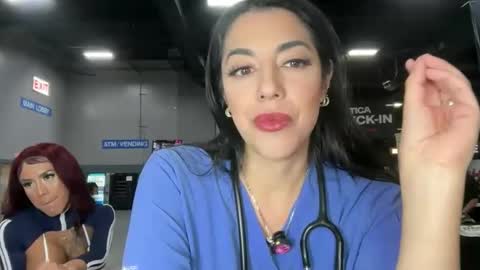 Snapshot of luxcher22 chatting on 10/26/25, 05:52 luxcher22 online show from 10/26/25, 05:52