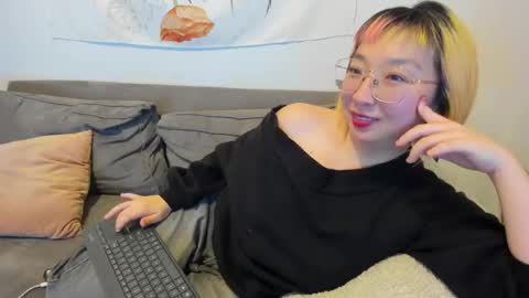Snapshot of luxgray chatting on 01/18/25, 06:13 LuxGray online show from 01/18/25, 06:13