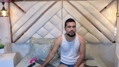 Snapshot of luxurycoupl chatting on 01/29/25, 12:24 Lesly And Arnold online show from 01/29/25, 12:24