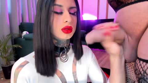 Snapshot of luxyshy chatting on 01/18/25, 06:10 Lucy and Kristhy online show from 01/18/25, 06:10