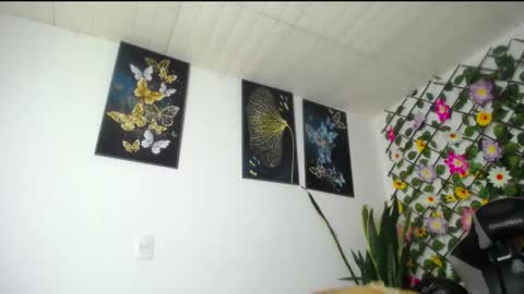 luzcastillo07 online show from 10/21/25, 05:52